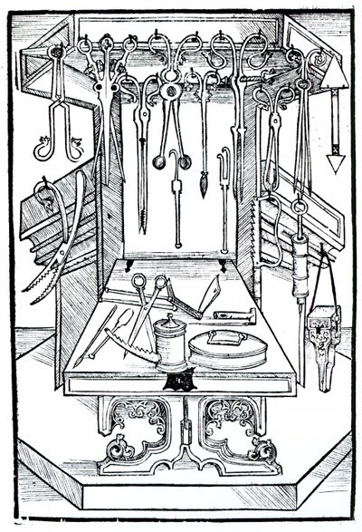 Operatietafel en chirurgische instrumenten, uit 